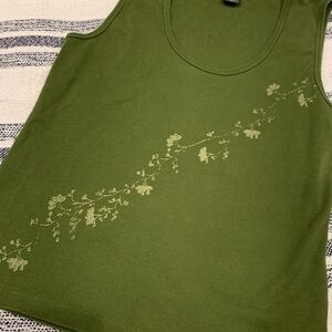 Vintage • Banana Republic • army Green Scoop neck Tank • Floral detailing • EUC